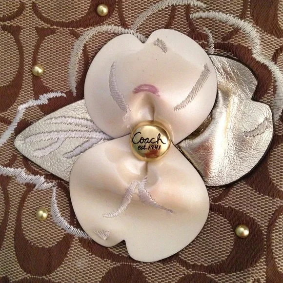 Coach clutch purse. - Picture 4 of 6